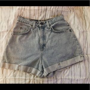 high wasted orange tag levi shorts !!